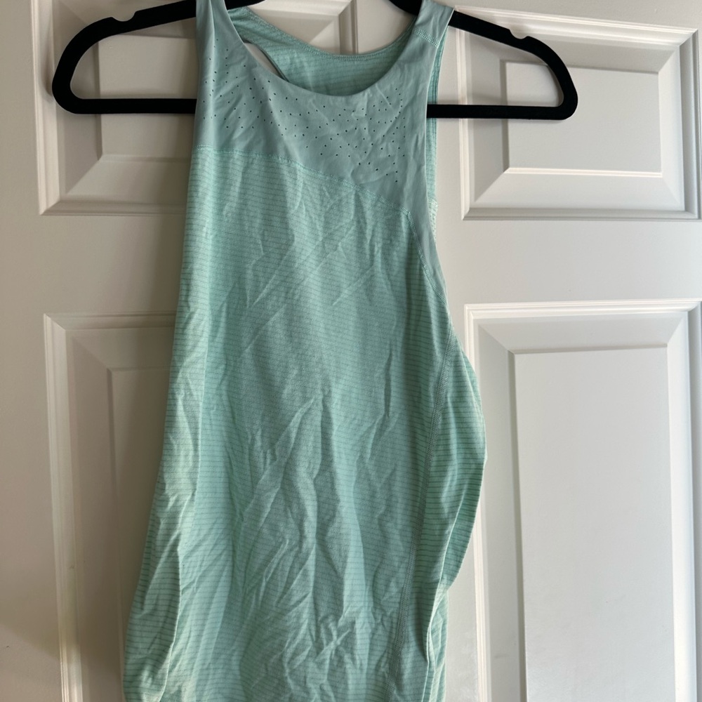 Lululemon Women's Sleeveless Aqua Top
